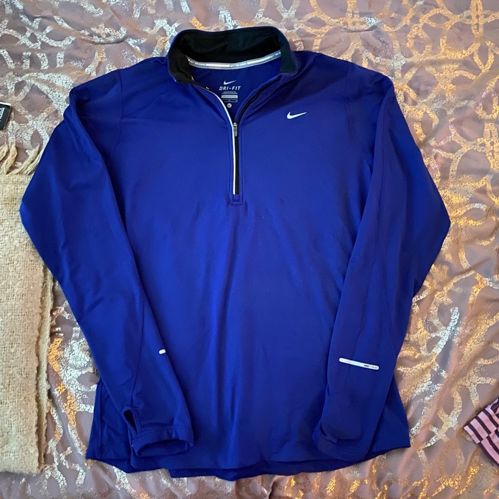 Woman’s Nike top